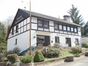 Bild: Der Sonnenschein in Schmallenberg-Oberkirchen im Sauerland - auch Kind/Hund