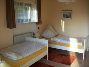 Schlafzimmer 2 mit 2 Einzelbetten
