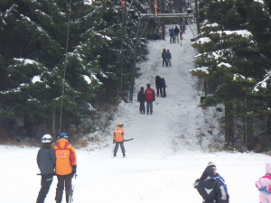 Der Brennberglift führt Sie hinauf zum Start. Eine Rodelbahn befindet sich gleich nebenan.