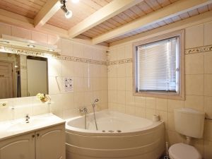 im Erdgeschoss mit Whirlpool