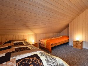 mit zwei Einzelbetten