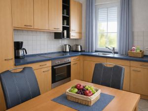 Küchenzeile mit Spülmaschine u. Backofen