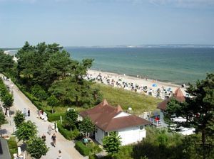 Der Ausblick vom Balkon über die ganze Bucht bis zu den Kreidefelsen ist einmalig.