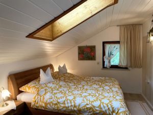 Doppelbett -
Kopf- und Fußteil verstellbar