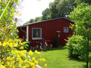Sie finden hier u.a. den Fahrradständer, Grill auf abgeschlossenem Gartengrundstück.