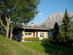 Ansicht West Bild 1: Ausblick Lienzer Dolomiten - Ferienwohnung