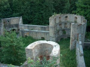 Die Ruine der Kürnburg befindet sich ca. 500 m oberhalb des Ferienparks im Wald und hat eine schöne Aussichtsplattform.