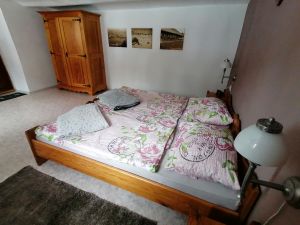 Nach einer langen Anfahrt, einer herausfordernden Bergtour oder weil Urlaub ist - wir wünschen einen erholsamen Schlaf und schöne Träume.