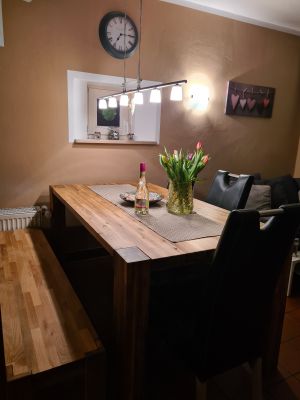 Der Essbereich bietet Platz für bis zu sechs Personen.