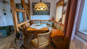 Essplatz im Wohnzimmer Bild 17: Ferienhaus Gabriela mit eingezäunten Garten und privatem Swimmingpool