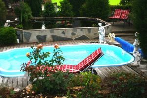 Garten mit privaten Swimmingpool Bild 26: Ferienhaus Gabriela mit eingezäunten Garten und privatem Swimmingpool