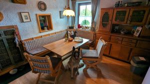 freistehendes Ferienhaus mit komplett eingezäunten Garten und privatem Swimmingpool
Küche mit Spülmaschine, Mikrowelle, Herd uvm