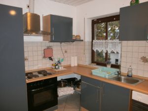 Küchenecke mit Kochtöpfen