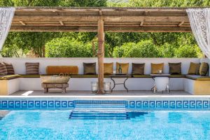 Chill-Out Einfach mal die Seele baumeln lassen .. unser Chill-out-Bereich ist besonders im Hochsommer ein beliebtes (Schatten-)Plätzchen.