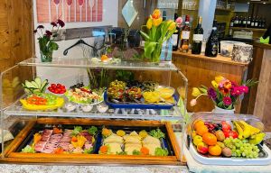 tägliches Frühstücksbuffet von 8 Uhr bis 10 Uhr