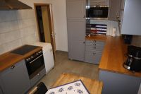 Komplett ausgestattete Küche mit Kühlschrank mit Gefrierfach,Herd mit Ceranfeld und Backofen,Spüle und Geschirrspüler,Kaffeemaschine,Wasserkocher,Eierkocher ,Mikrowelle und viel Geschirr,Besteck und alles was in einer Küche benötigt wird - Bild 6: Ferienwohnung Fischer „Am Greifenbachstauweiher“