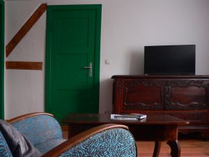 TV und Kommode